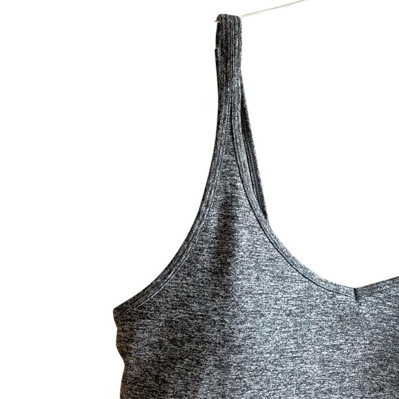 Vuori Tank Size L Gray Grey Bra Crop Top Athleisure Gym Pilates Yoga Comfy Fall - Picture 8 of 16
